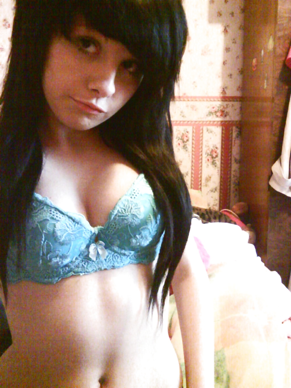 Cute Emo girl from Belgium porn pictures