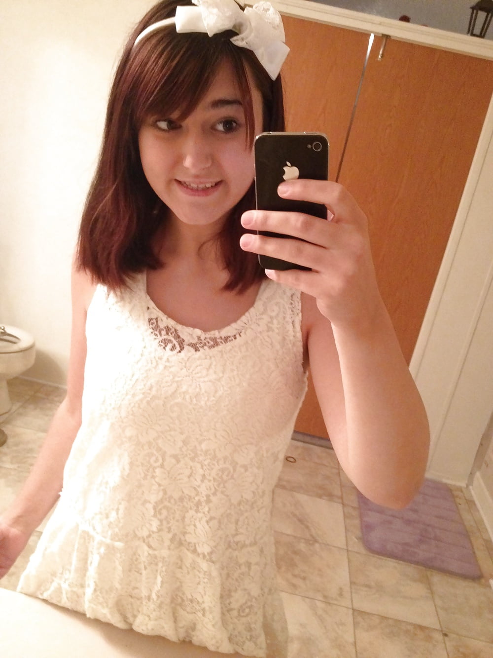 Cute Teen aka BabyBearAttack Selfies porn pictures