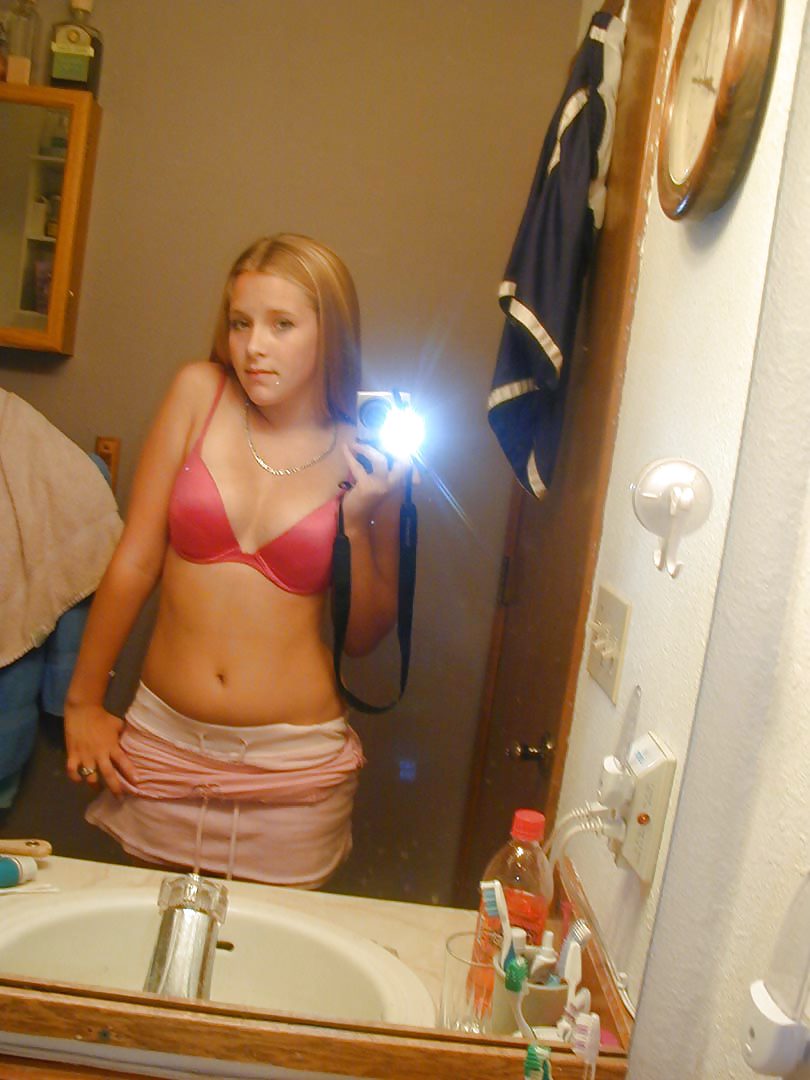 Selfshot Teen - only tits porn pictures