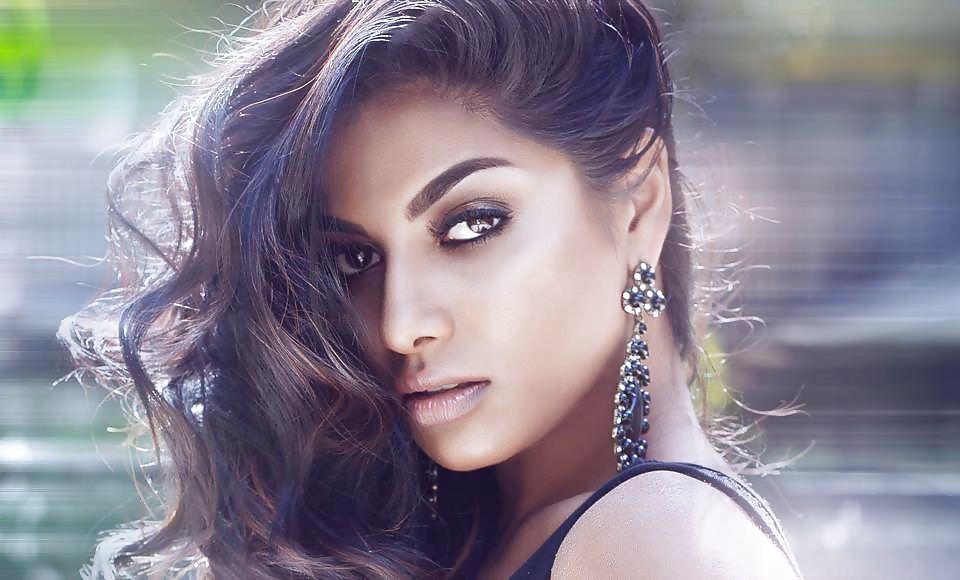 INDIAN DESI BITCH porn pictures