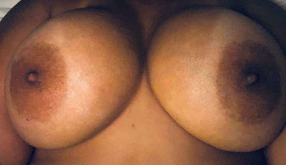 Sluts exposing their big tits - 54 Photos 