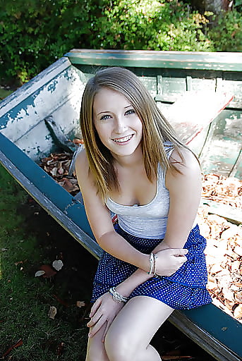 Non Nude Girls 22 porn pictures