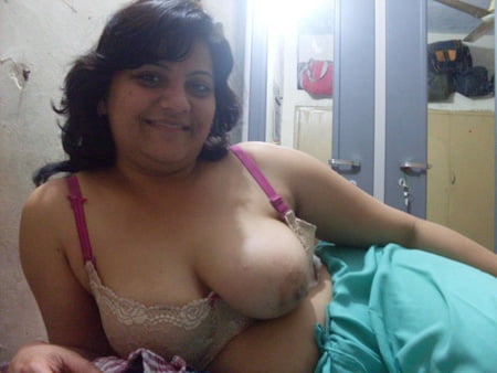 sexy desi bhabhi hottest feagure         