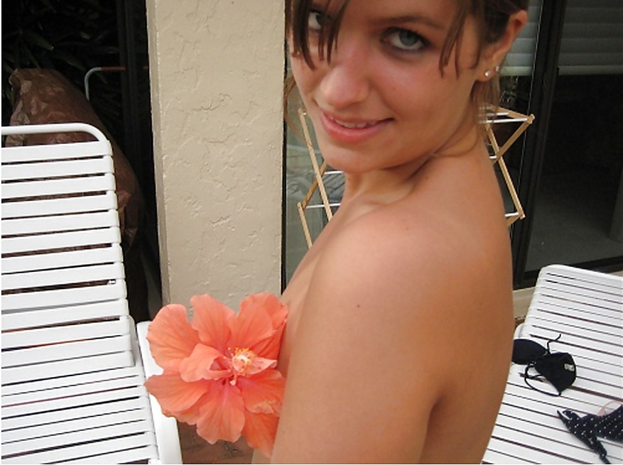 Pretty Ladies by the Pool porn pictures