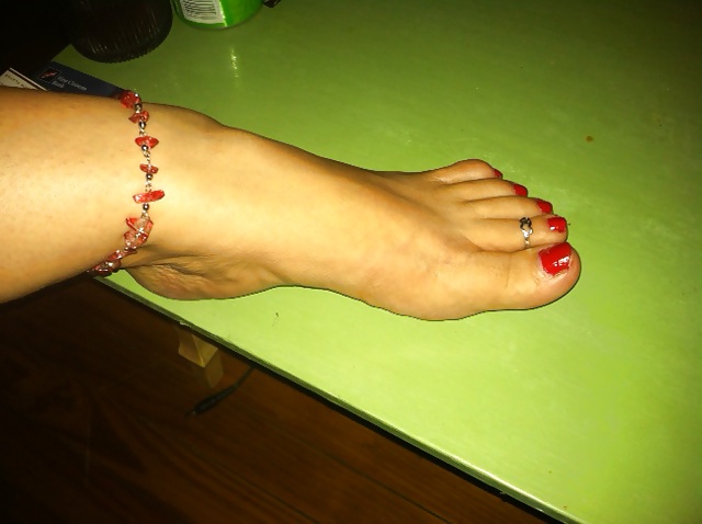 Wife's feet!! porn pictures