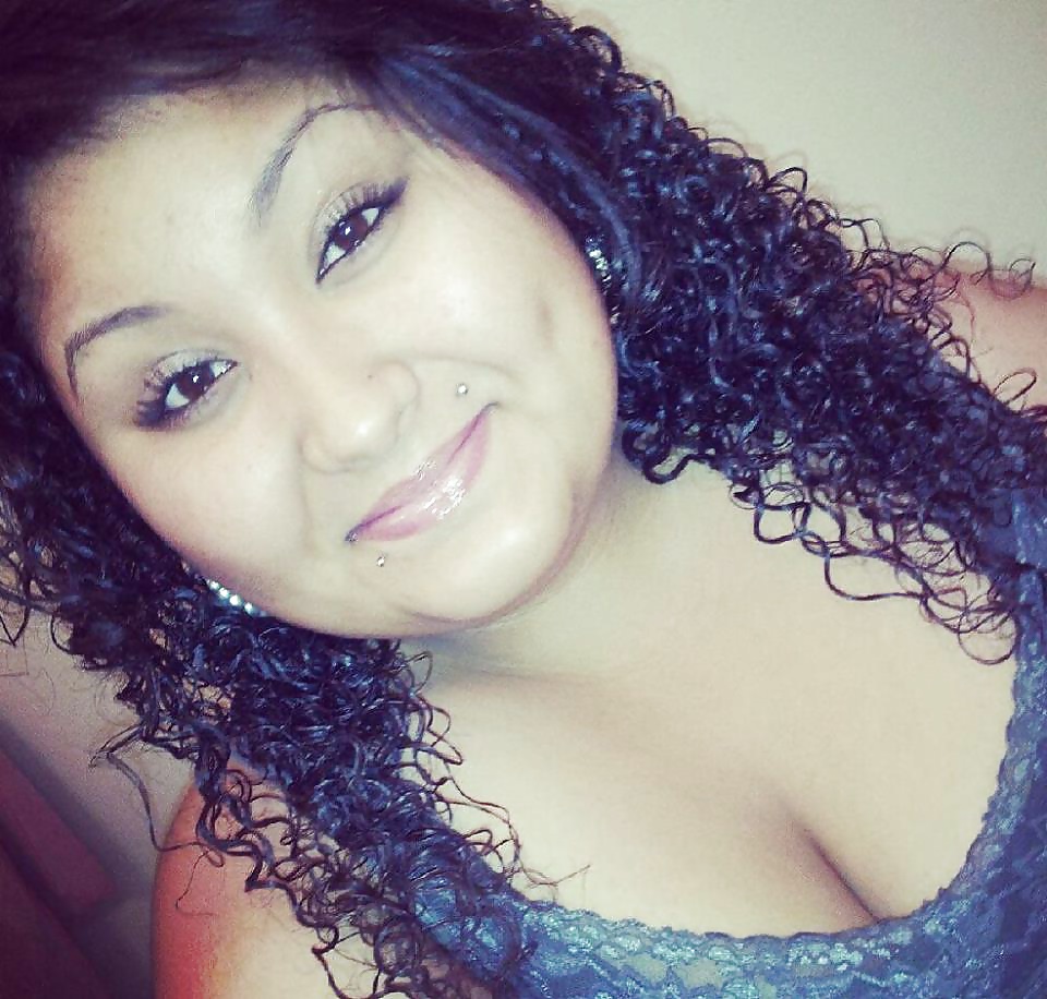 BBW Facebook chick Huge Tits porn pictures