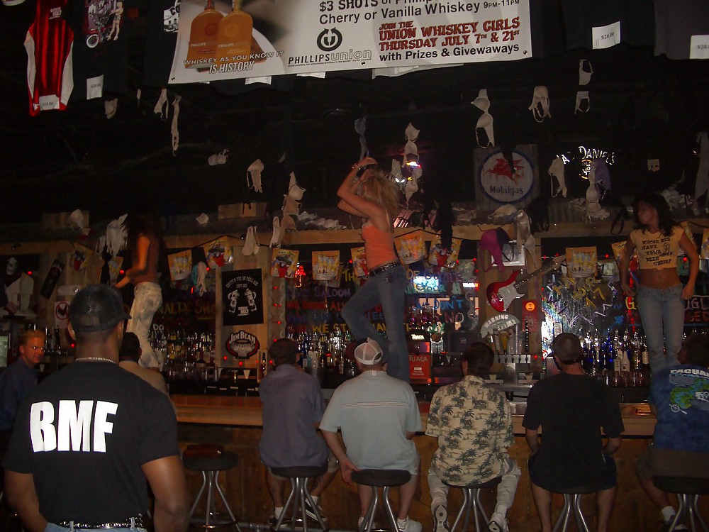 Girls dancing on the bar, including Coyote Ugly porn pictures