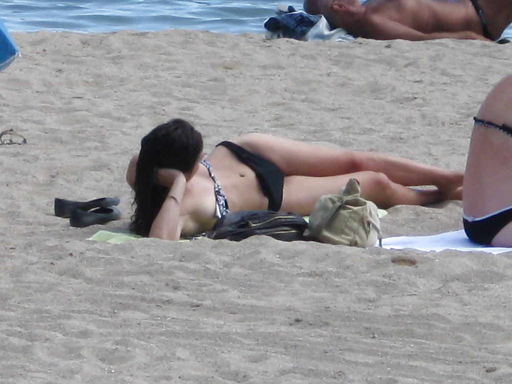 Beach babes porn pictures