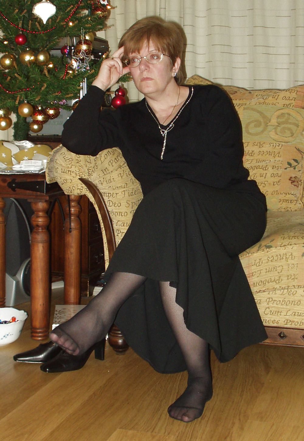 Moms in pantyhose porn pictures