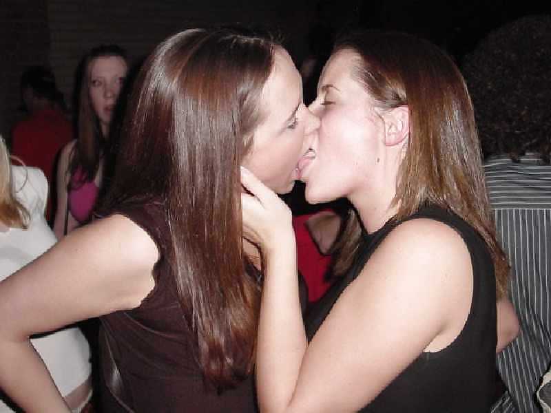 Misc Amat Kissing Girls porn pictures