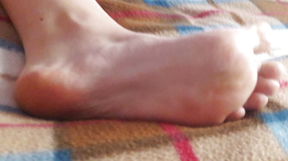 Marina's sexy (size 38) feet, part 2Her porn pictures