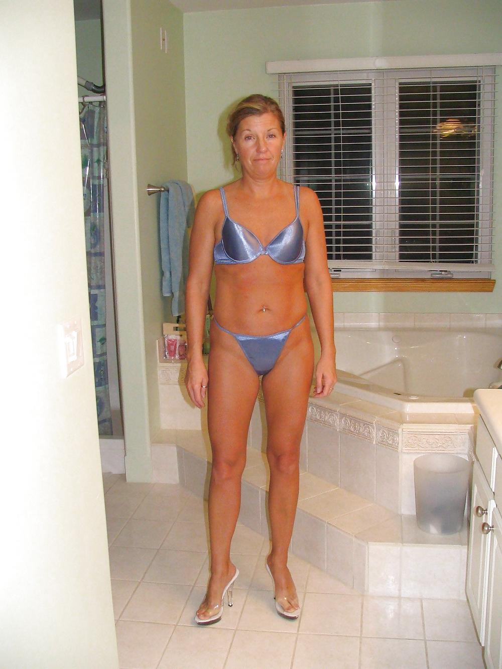HORNY MILFS 40 porn pictures