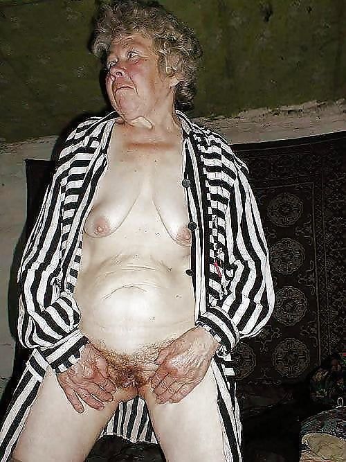 Hairy sexy granny in stocking