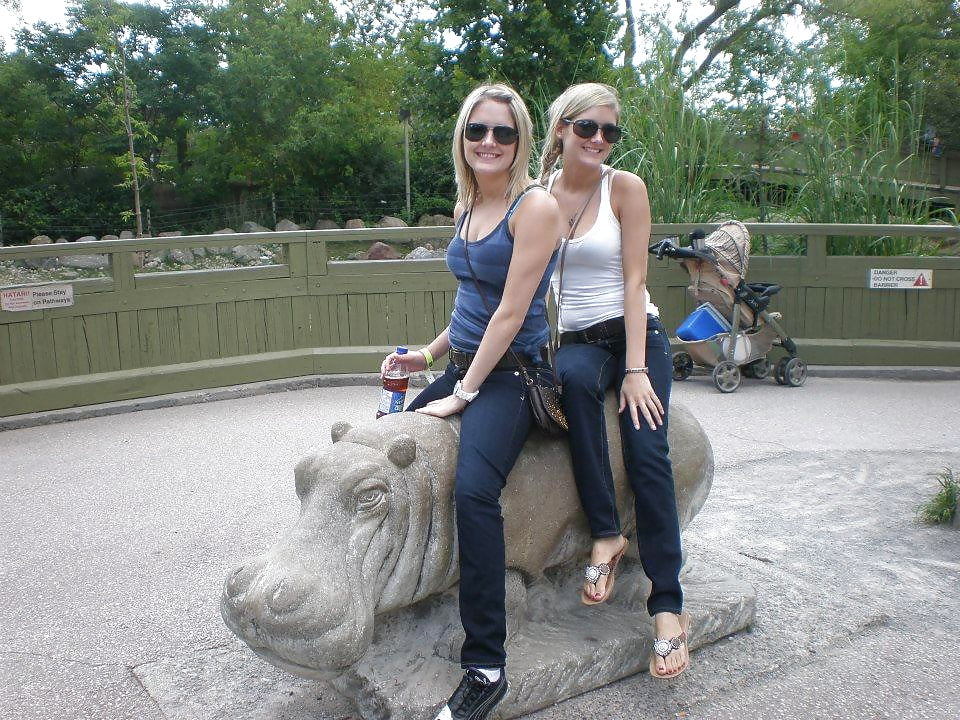 Bikini Twins porn pictures