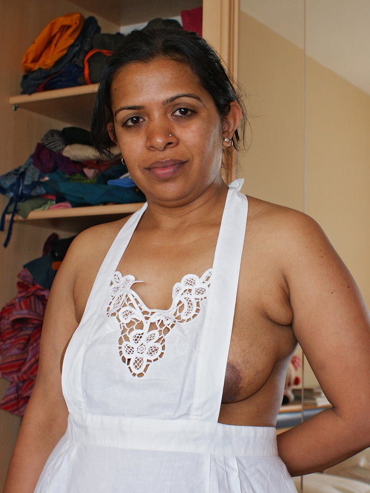 Mature Indian Rahee Wearing Cooking Apron 10 Pics Xhamster