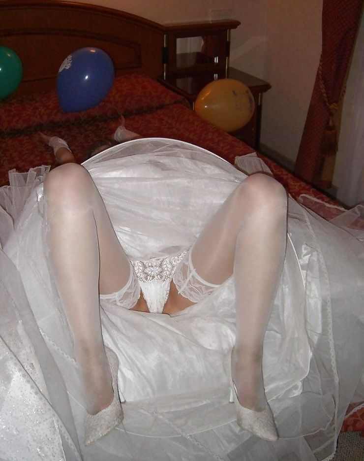Russian wedding night(Amateur) porn pictures