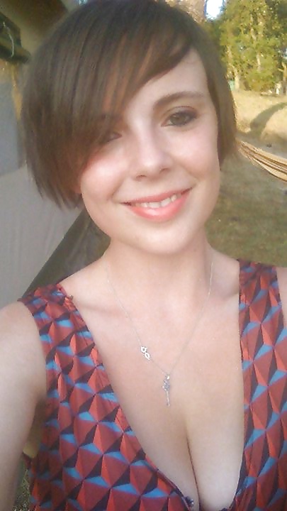 Elle merite quoi cette sainte-nitouche salope ?? porn pictures