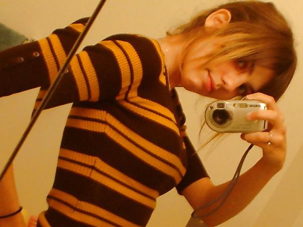 Skinny EMO selfshot and close up porn pictures