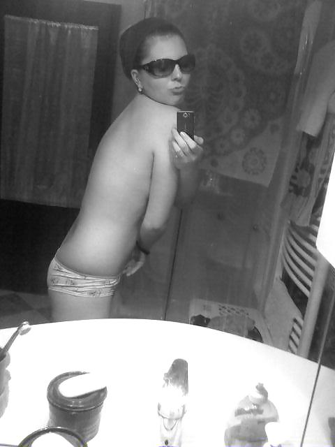 Selfshot 19 porn pictures