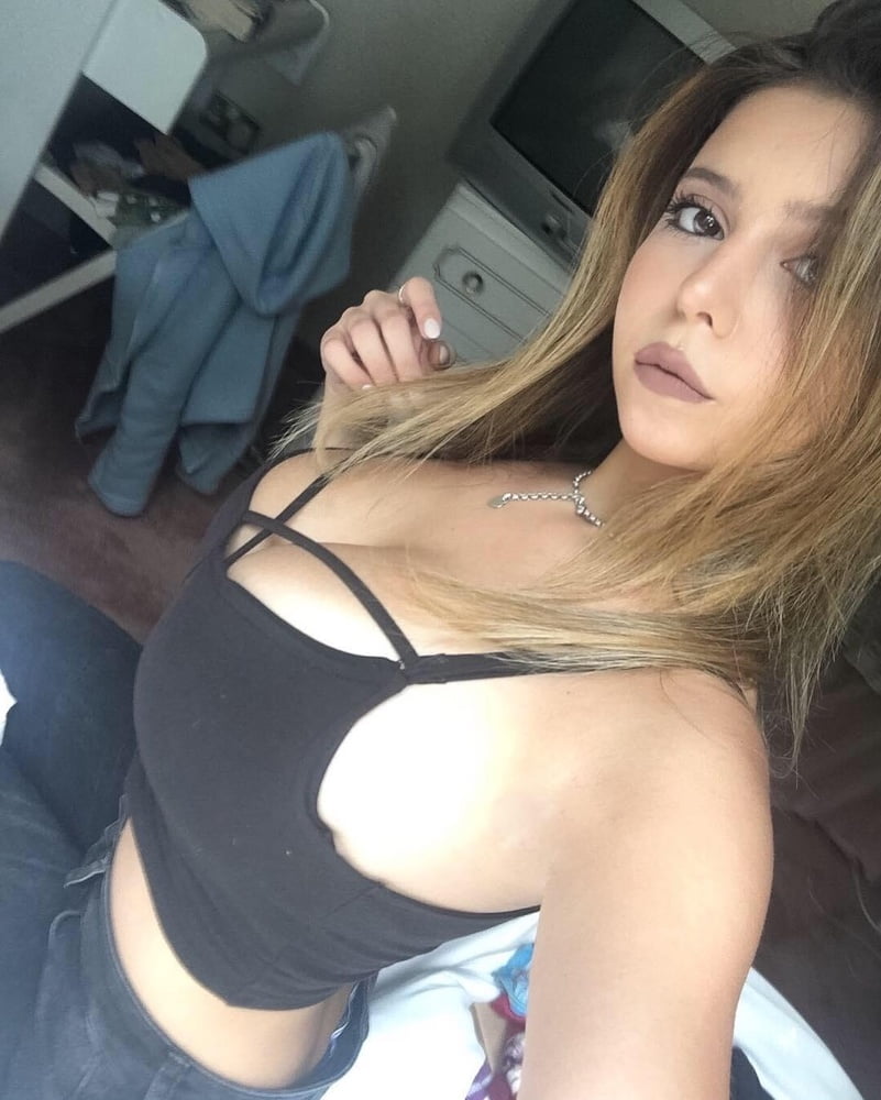 Sexy Instagram teen with big tits and big ass porn pictures