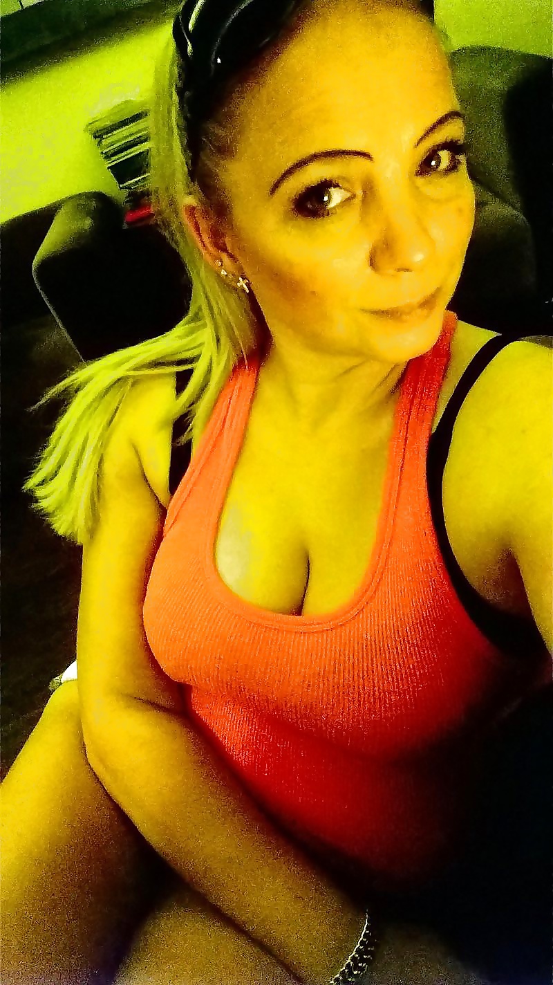 Sexy MATURES and MILFs 36 porn pictures