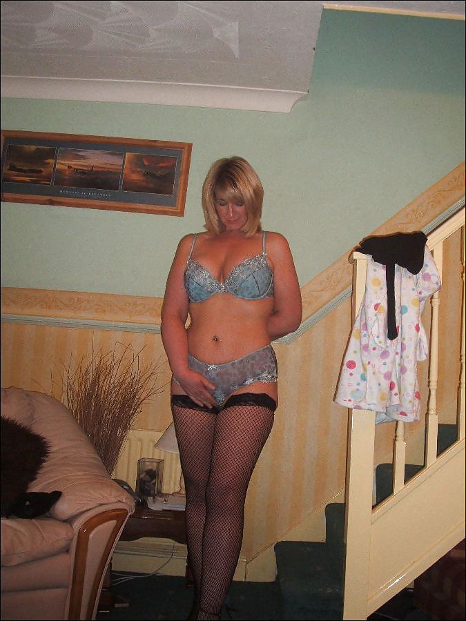 Hot Milf Posing Sexy At Home porn pictures