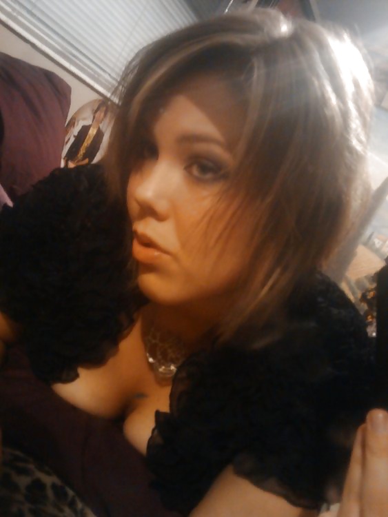 Stretchmark teen strips porn pictures