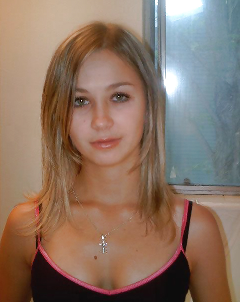 Naked amateur Russian girl 4 porn pictures