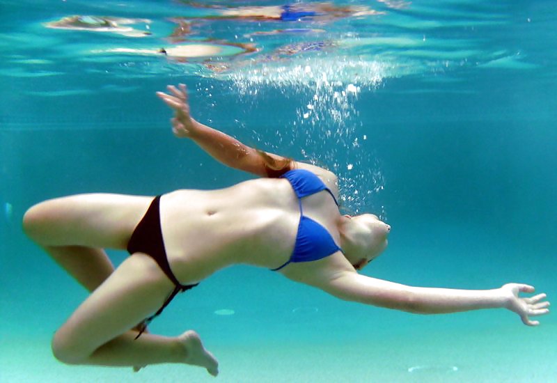 Unsuspecting Underwater Pool Pics porn pictures
