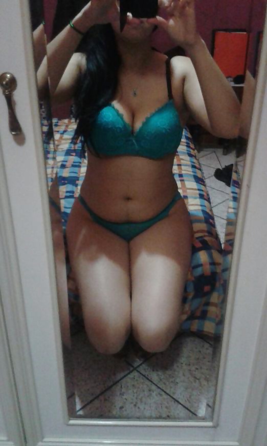 Hijab Bitch Nadia porn pictures