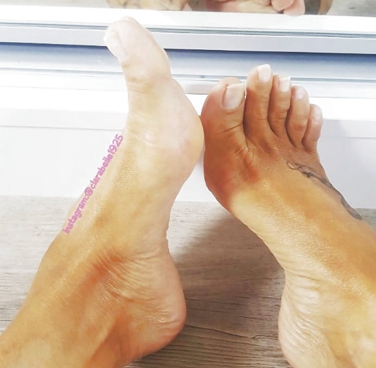 Sexy UK Milf Feet (Instagram Model) porn pictures