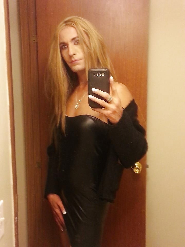Hot BBW In Black Dress Flashing Her Goodies.