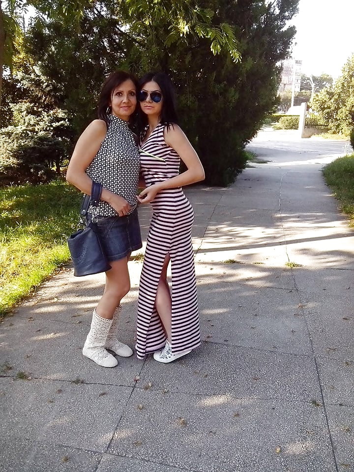 Mom and daughter Sexy milf and teen porn pictures