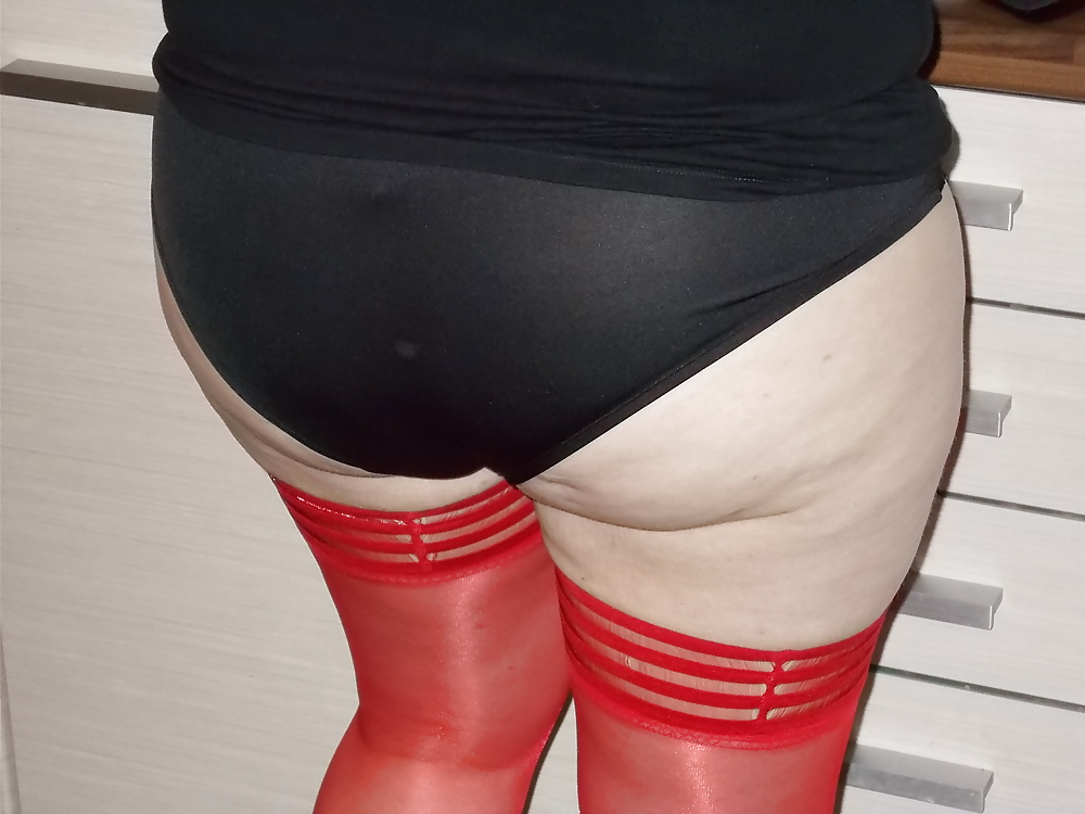 Red stocking and I fuck my wife porn pictures