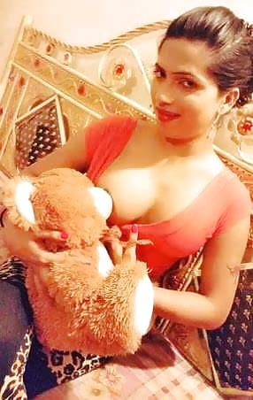 DESI INDIAN AUNTY porn pictures