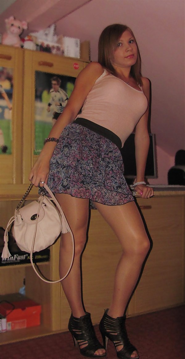 Hot pantyhose babes 15 porn pictures