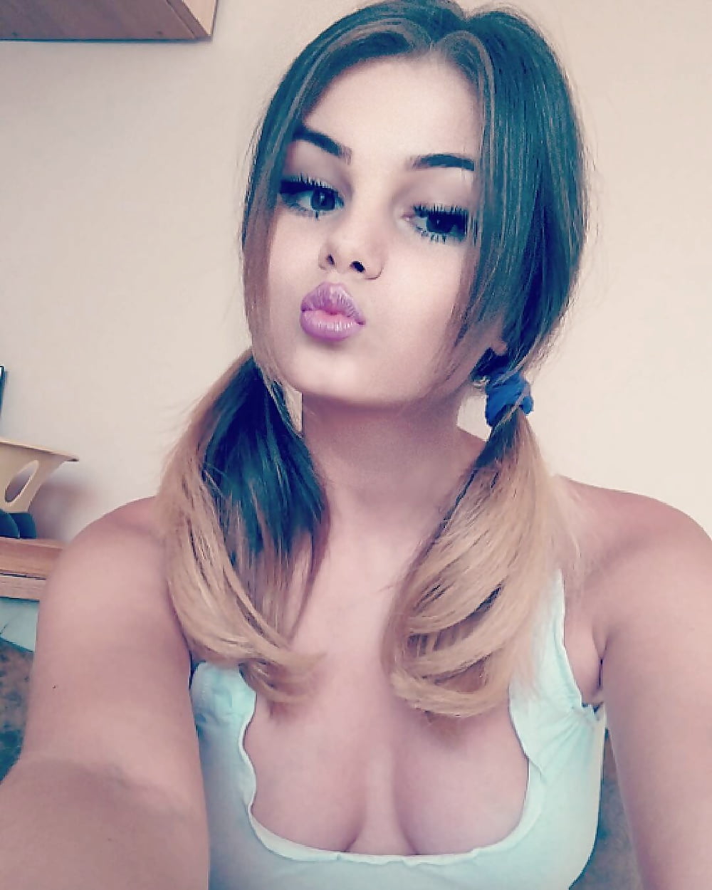 Romanian Teen Slut Teodora porn pictures