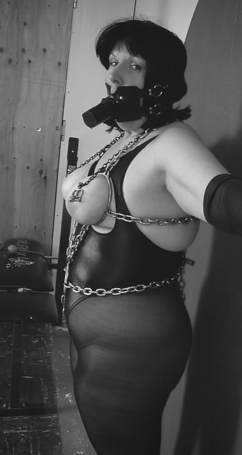 BW Polly in bondage - 51 Photos 