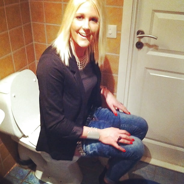 Blonde Woman Bathroom Pics porn pictures