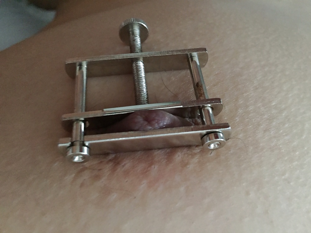 TOPBICHE clamps to nipple and clito porn pictures