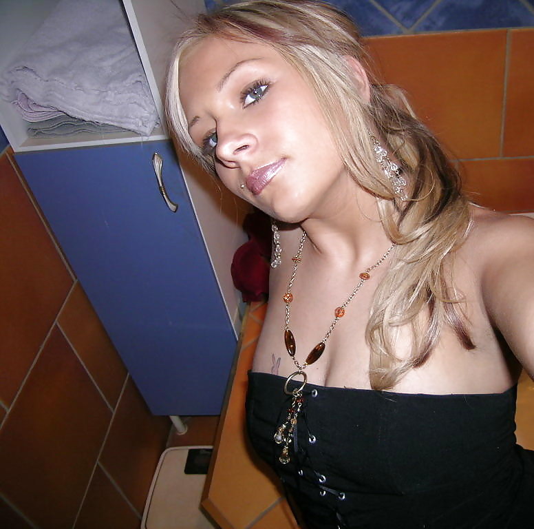 BLONDE BUSTY AMATEUR...SO BEAUTIFUL & SEXY porn pictures
