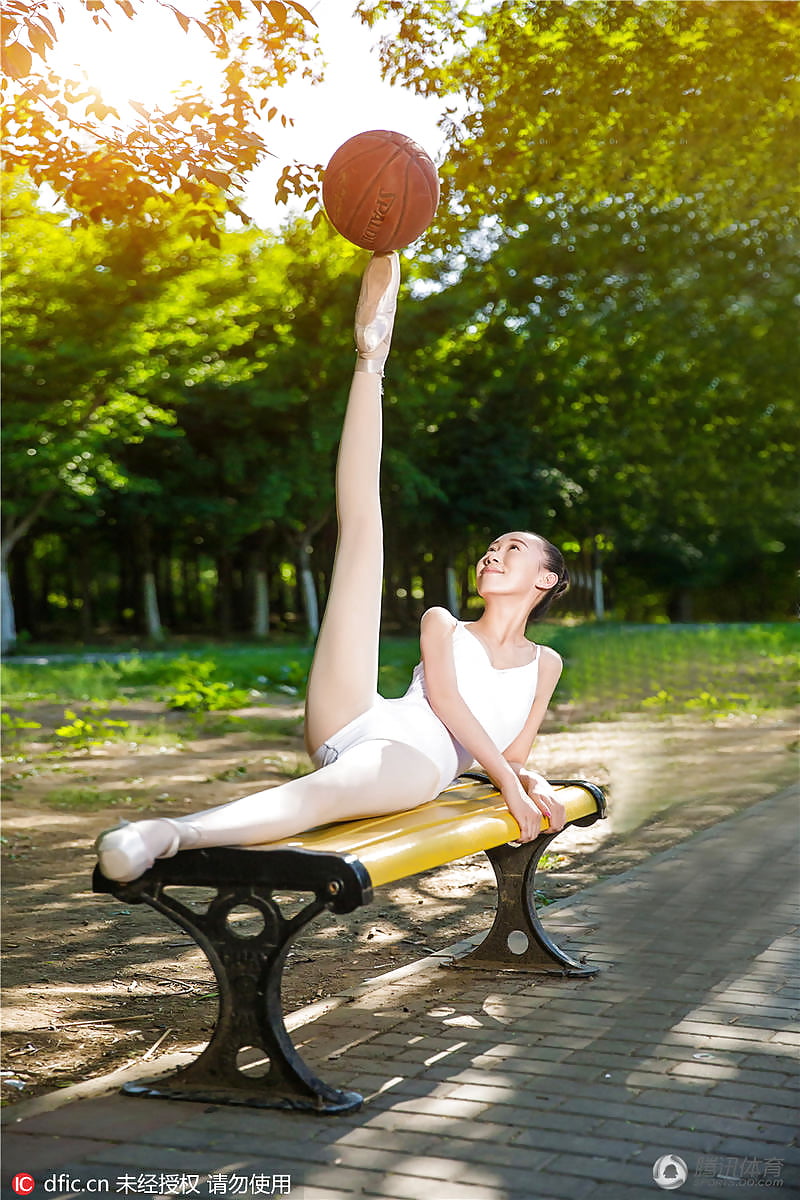 Girl with basketball in vagina-3415
