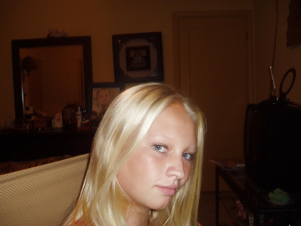 Amateurgirl Ashley besorgt sichs porn pictures