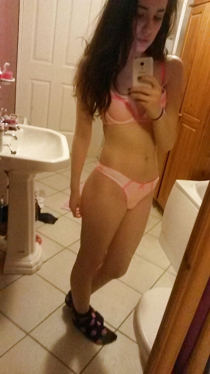 Selfies 4 (1371) porn pictures