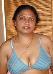 real  indian  aunty nude  booby   body porn pictures