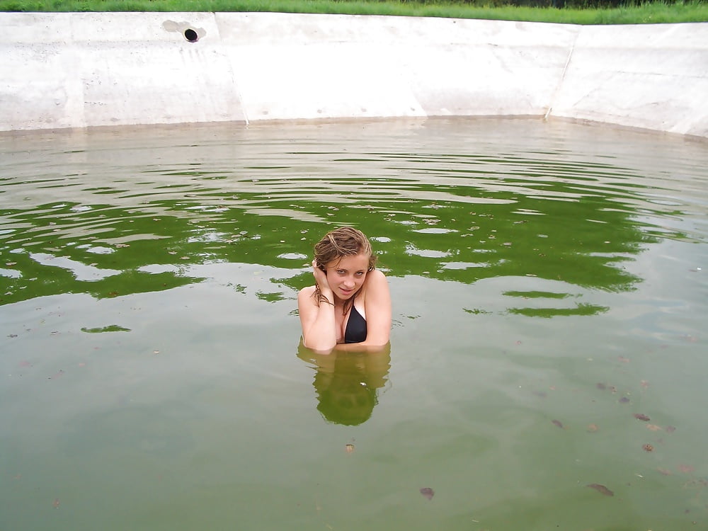 sexy hot girlfriend in a pond porn pictures