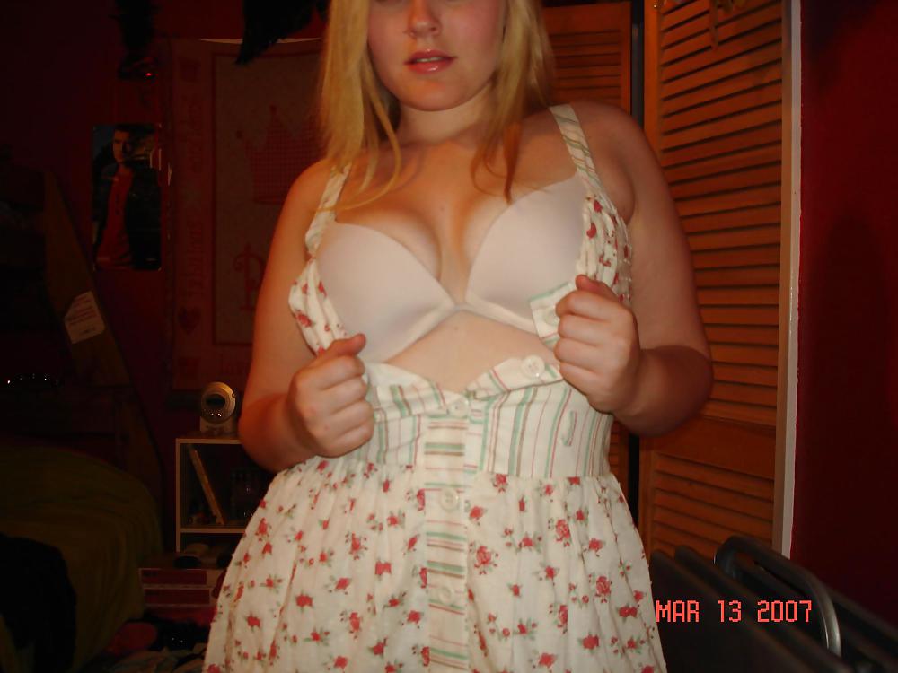 CHUBBY BLONDE GIRL POSING PT.2 porn pictures