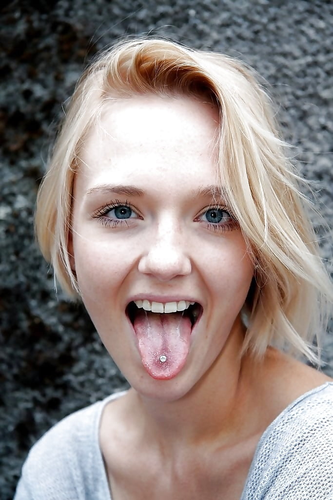 Natural first time tongue schoolgirl