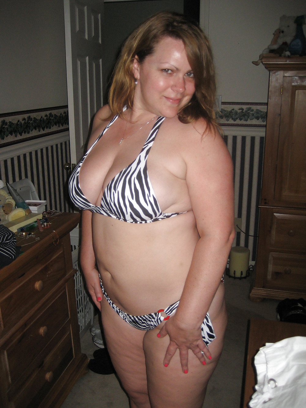 Fat Mrs. Whore in her Victoria's Secret bikini porn pictures