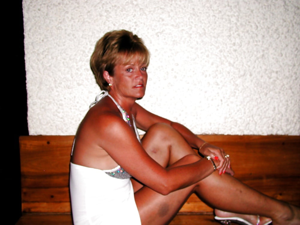 Hot Mature Milf on Vacation porn pictures